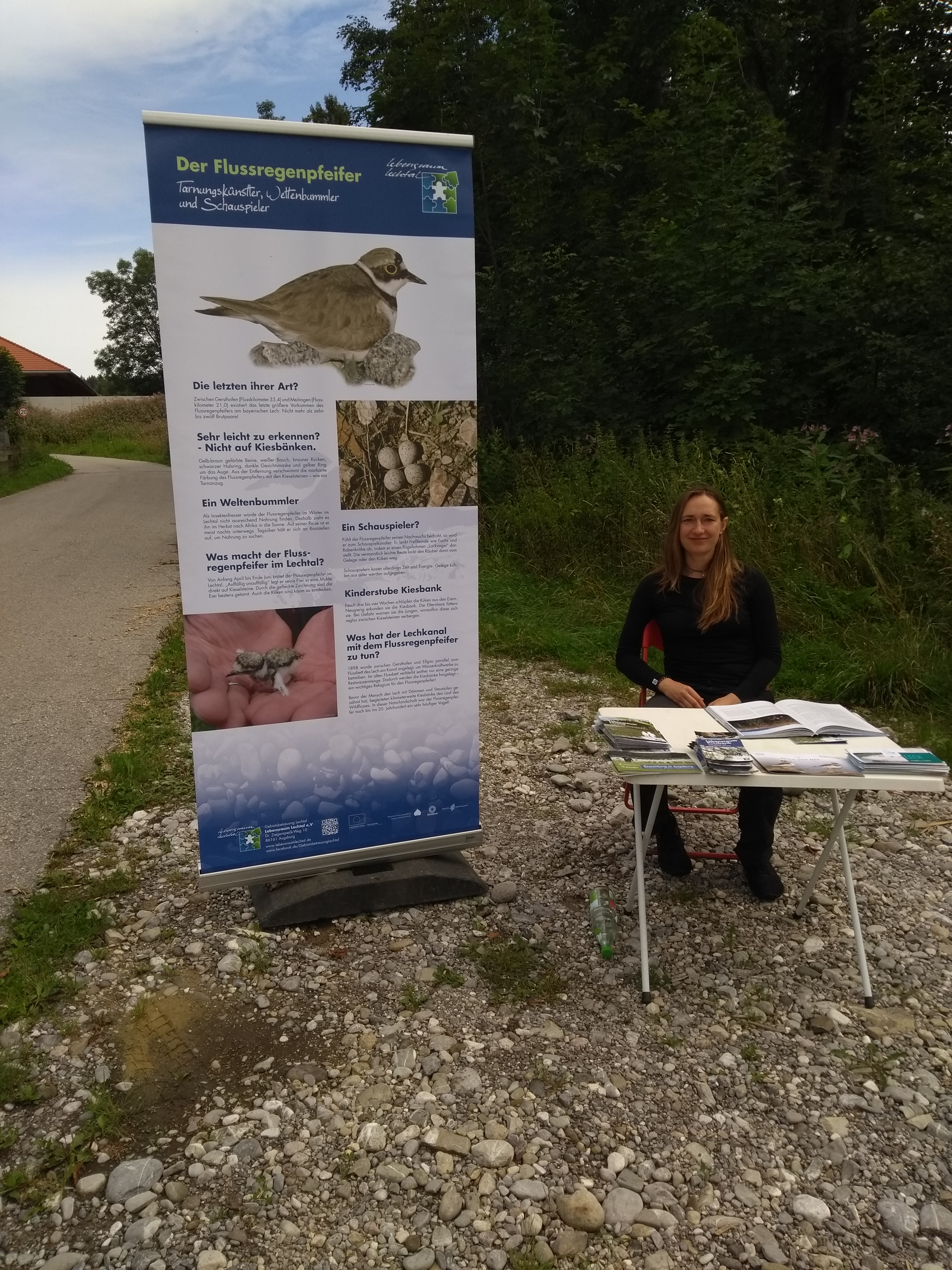 Neben den Begehungen an störengsempfindliche Orte am Lech wird die Besucherlenkung im Jahr 2020 vermehrt durch das Angebot von mobilen Infoständen aus stattfinden (z.B. beim veränderten Bootseinstieg am Hofgut Dessau)
