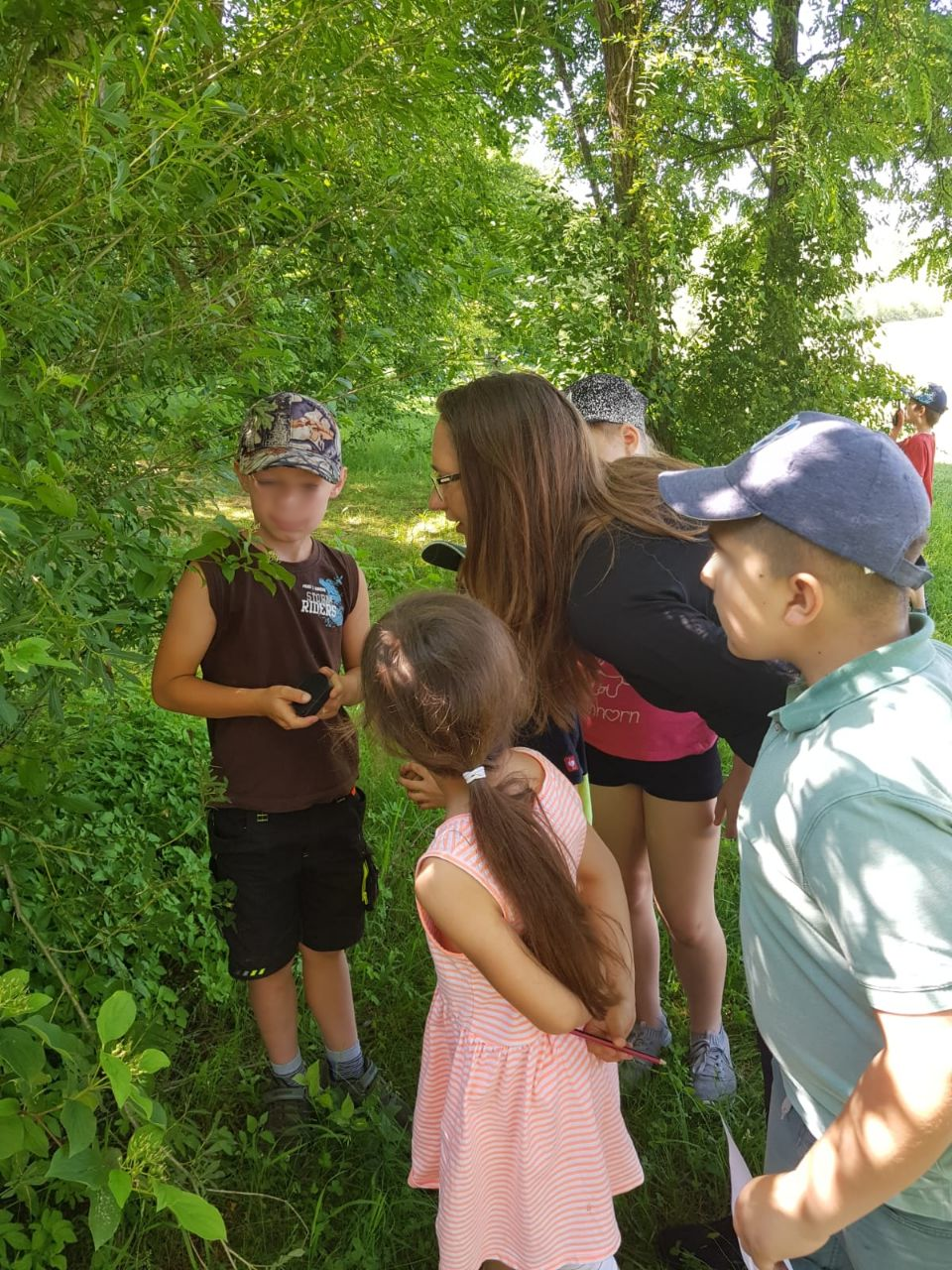 Während der Umweltbildung mit Kindern kann man sich viel Zeit nehmen um die Natur ausgiebig zu beobachten
