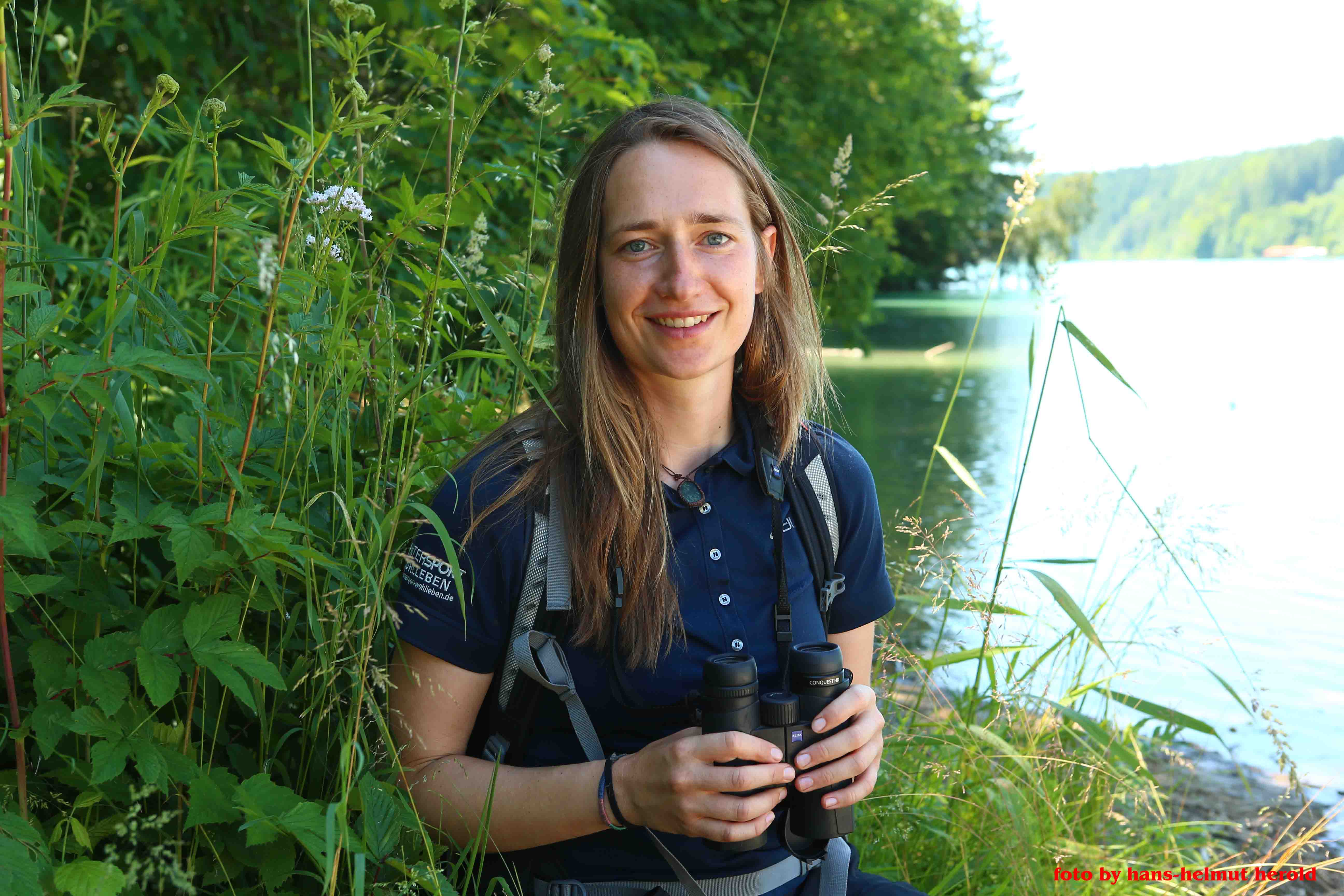 Rangerin während des Monitorings